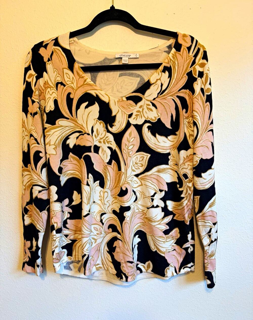 Chico's V-Neck Dark Floral Knit Stretch Long Sleeve Pullover Top Size 0